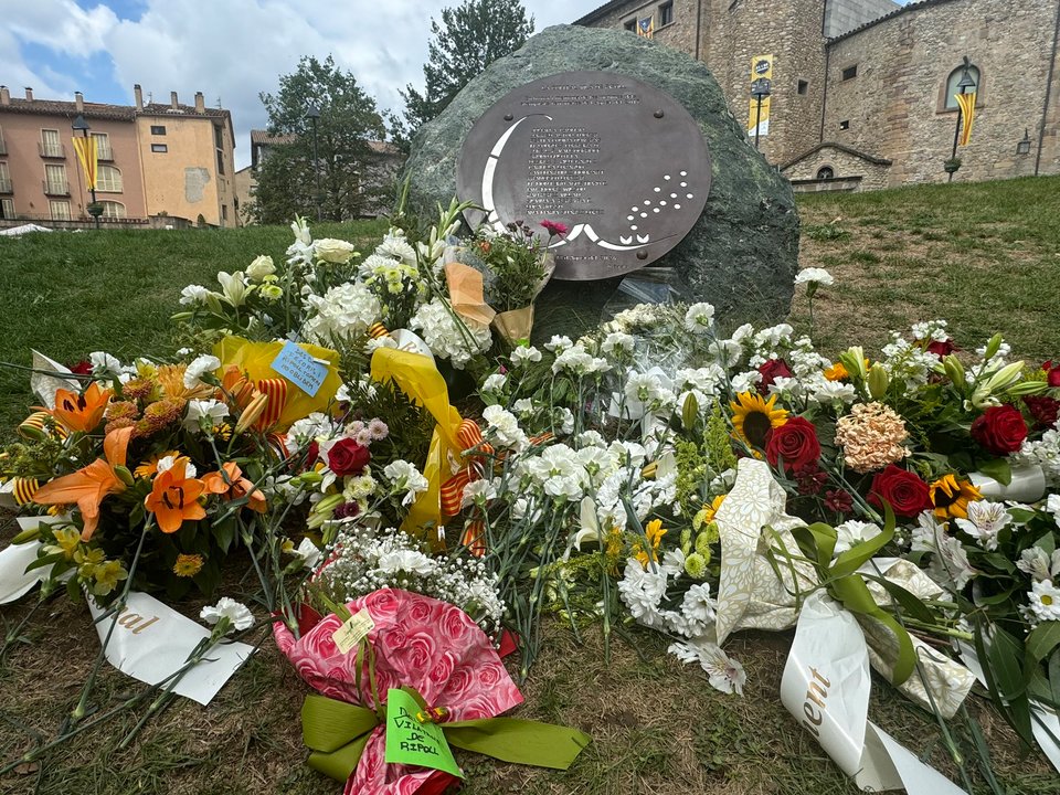 Monolític homenatge victimes terrorisme a Ripoll