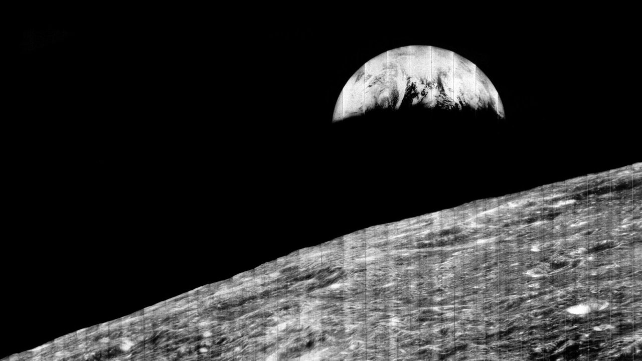 La primera fotografía tomada de la Tierra desde la Luna (1966)