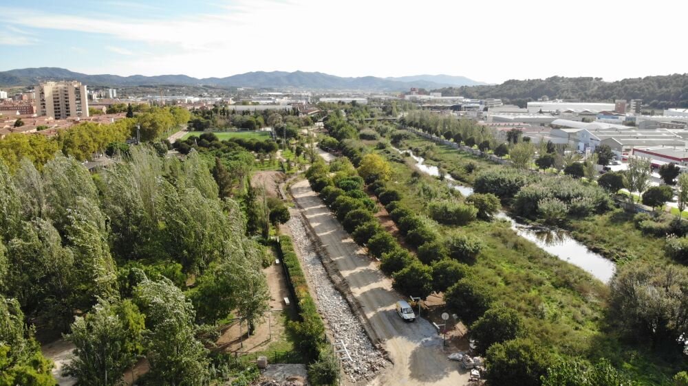 El Río Congost a la altura del Barri Sota Cami Ral y el poligono Jordi Camp