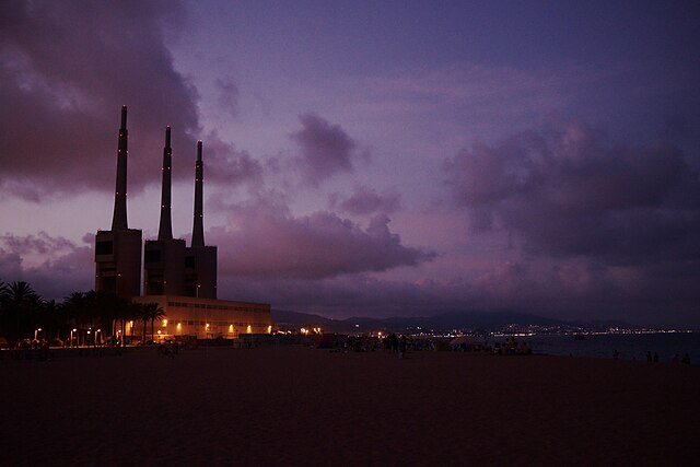 Las tres chimeneas de Sant Adriá del Besós - Vikimedia Nicolas Vigier