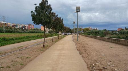 Camino que une los parques Lledoner y Ponent