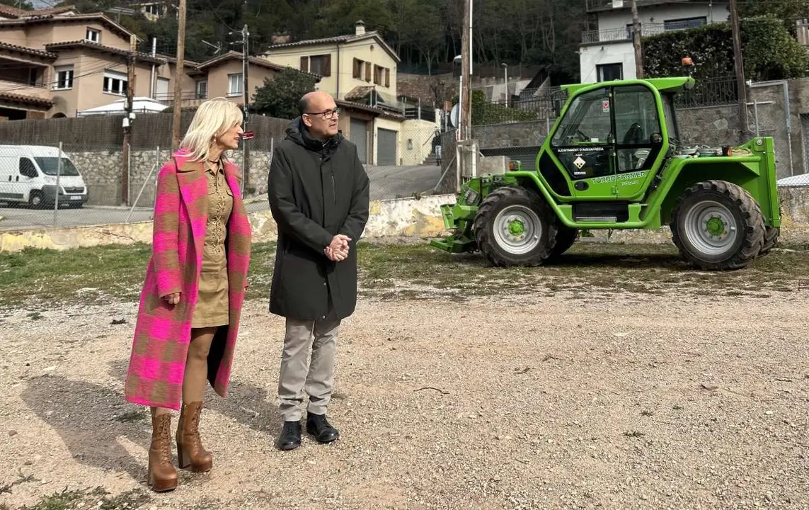 La delegada Pilar Díaz i l’alcalde d’Aiguafreda, Miquel Parella