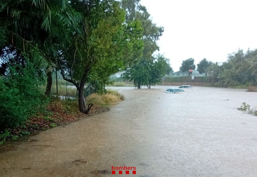 El agua ha inundado parcialmente Sitges